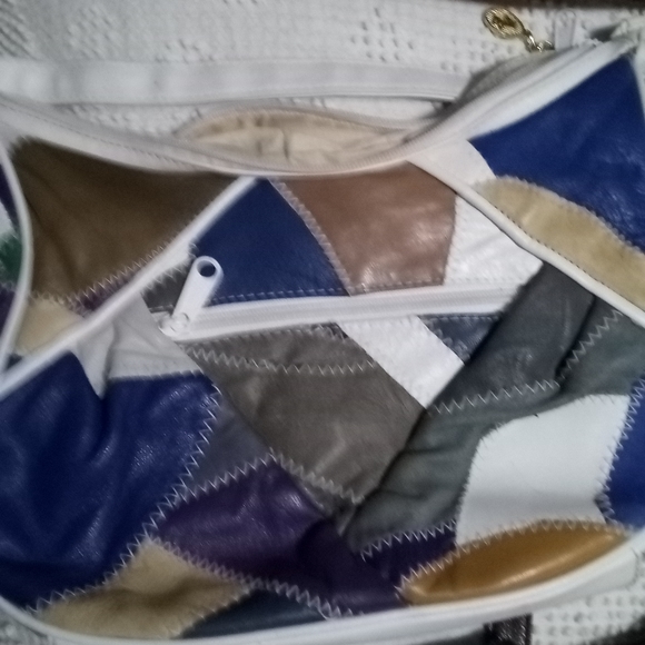 Variety of lovely purses $ 10.00 each - Picture 7 of 12